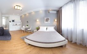 Lux Studio Near Metro Yaroslava Mudroho, Universytet - Chernyshevska Str 95-4